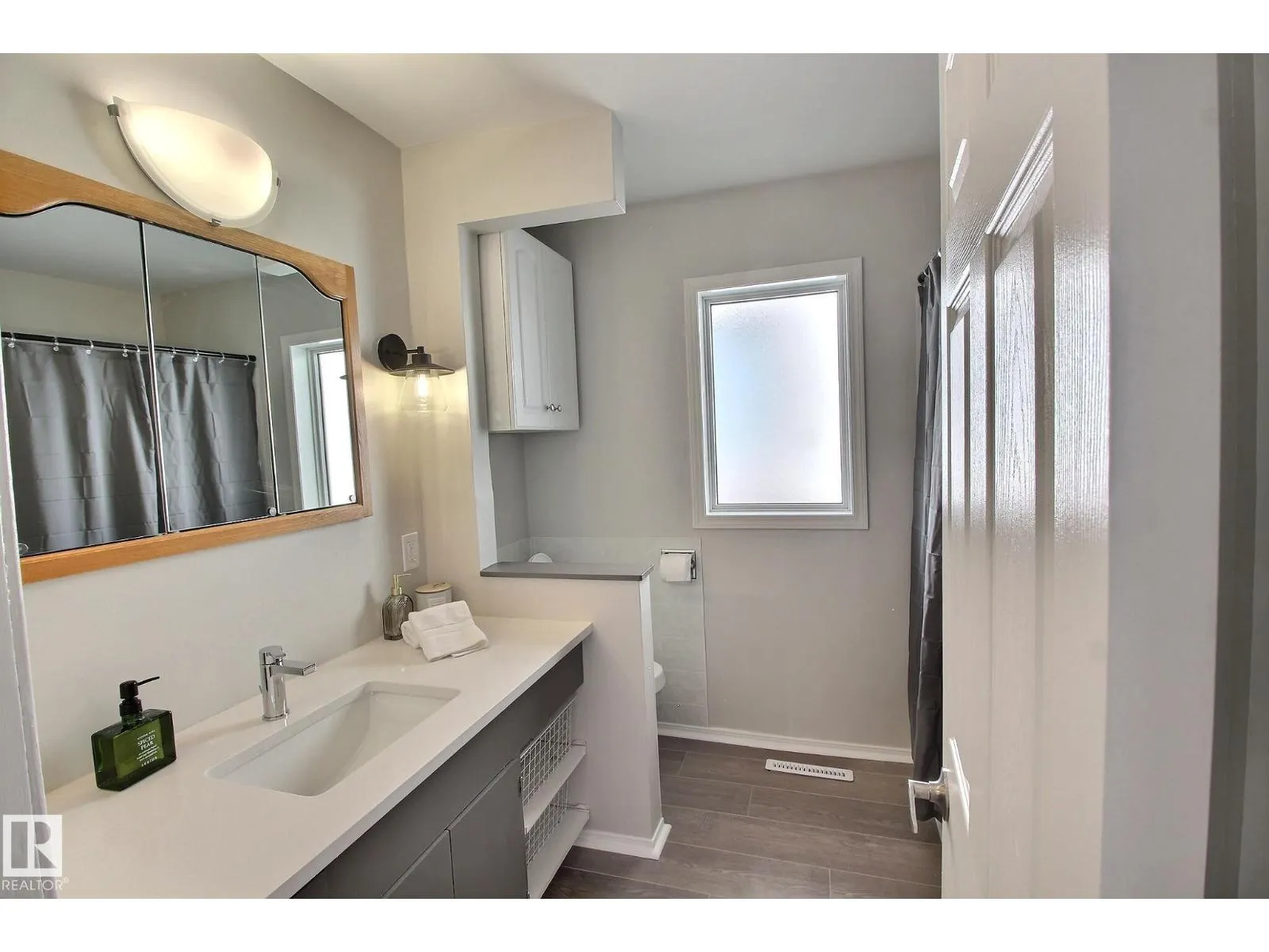 11512 67 ST NW