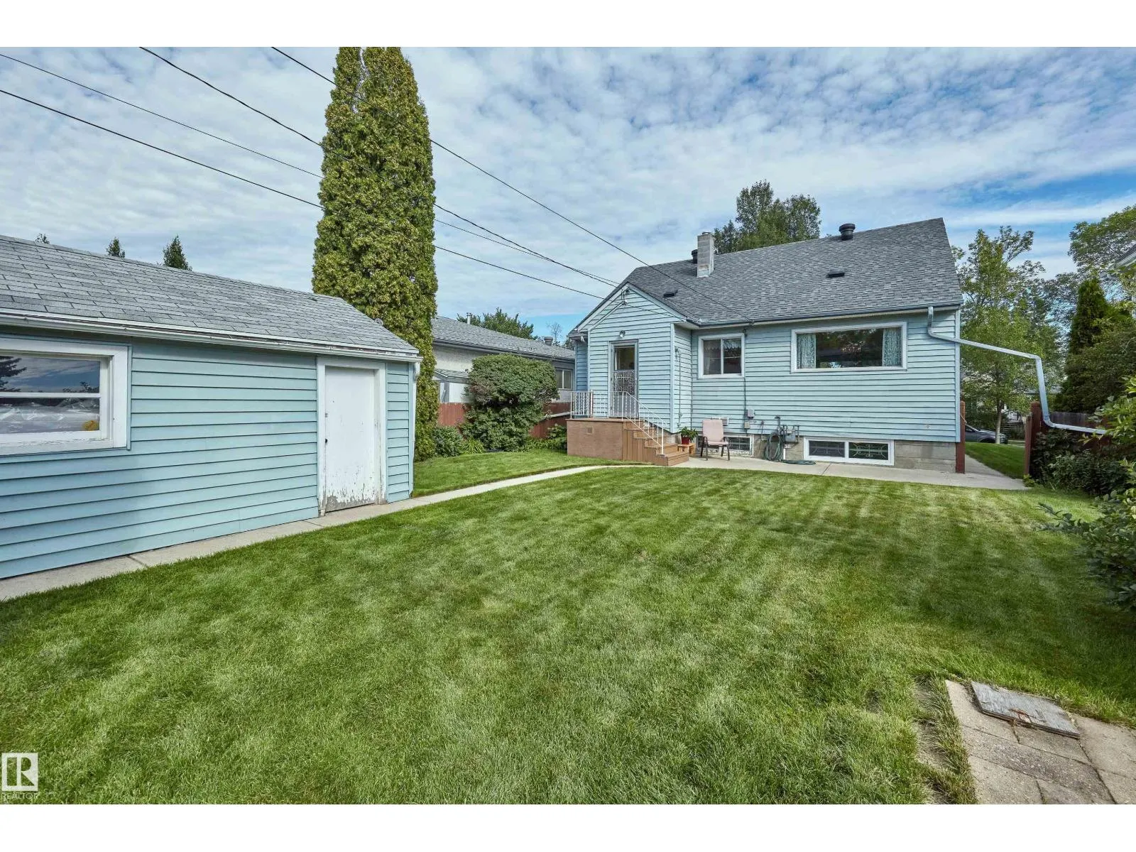 11127 71 AV NW