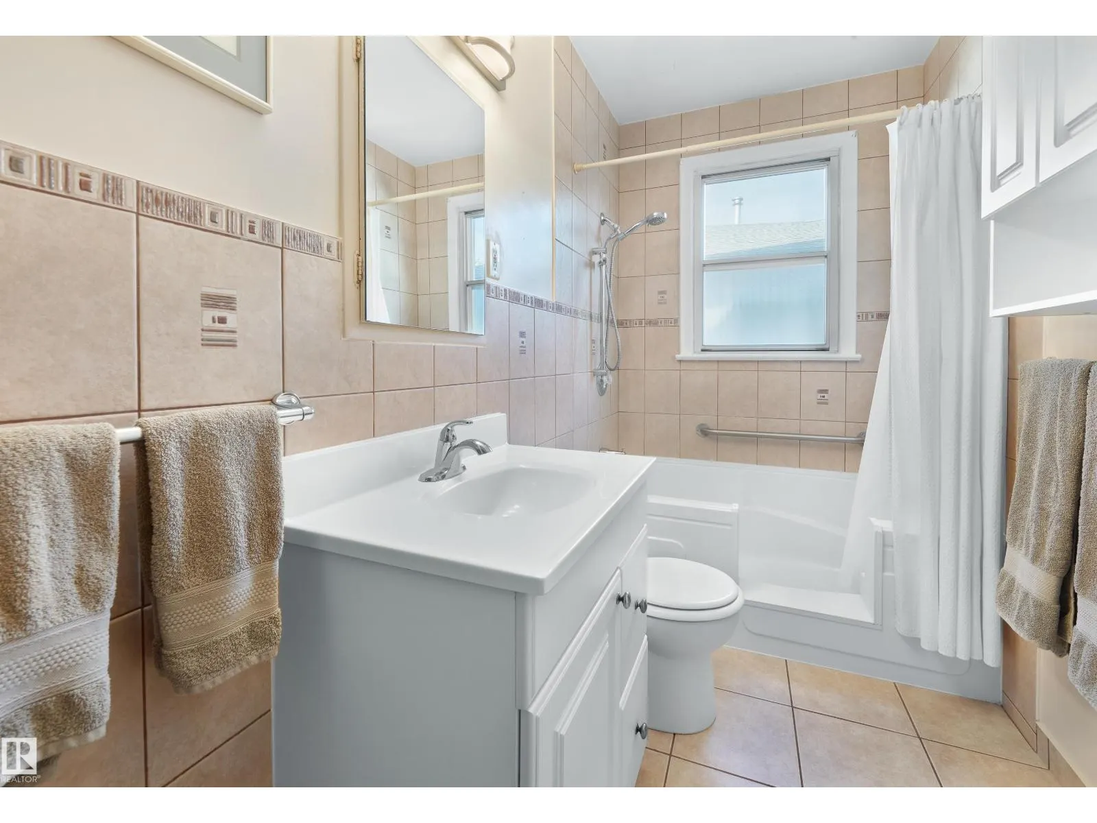 11127 71 AV NW