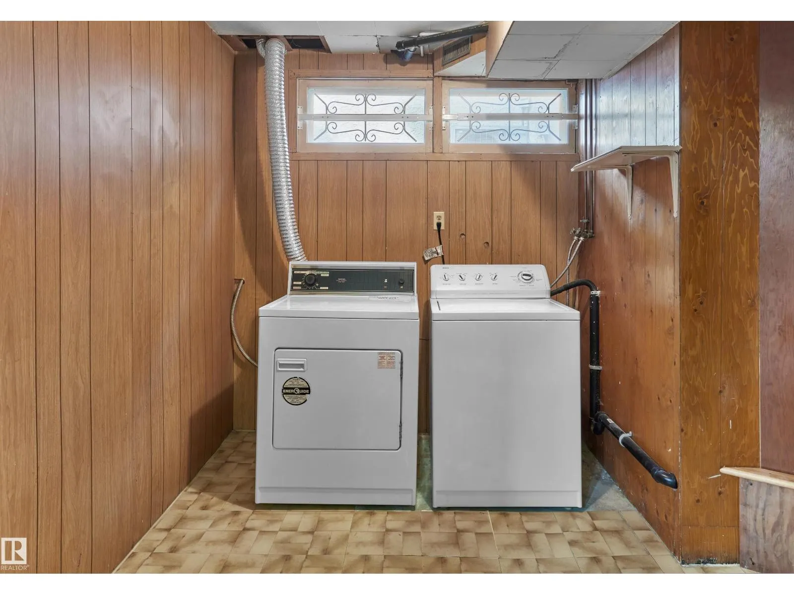 11127 71 AV NW