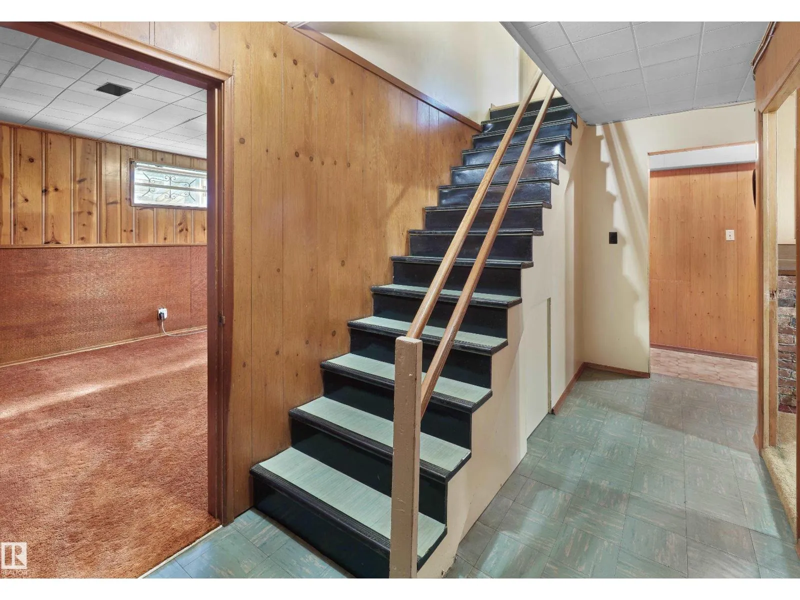 11127 71 AV NW