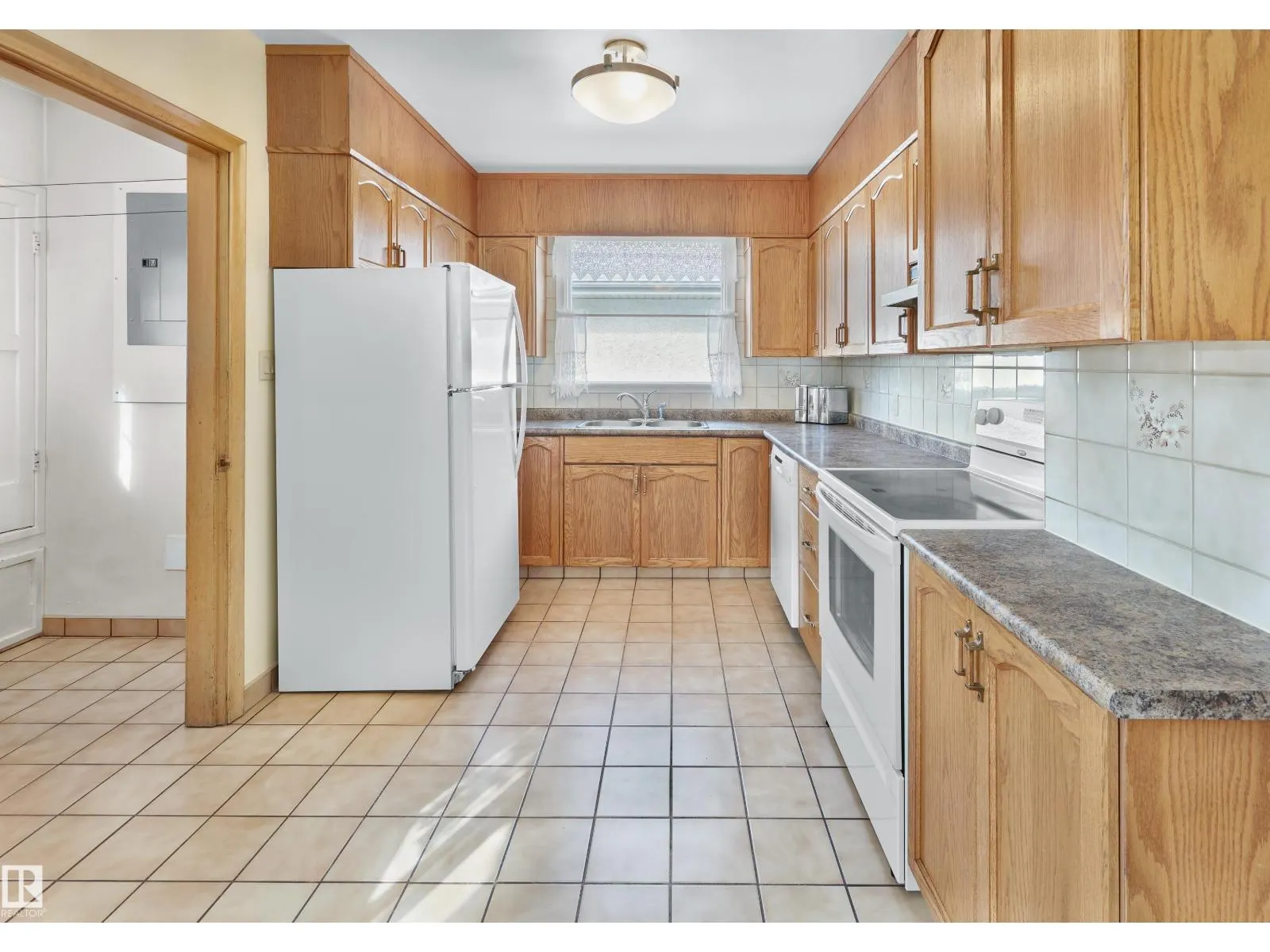 11127 71 AV NW