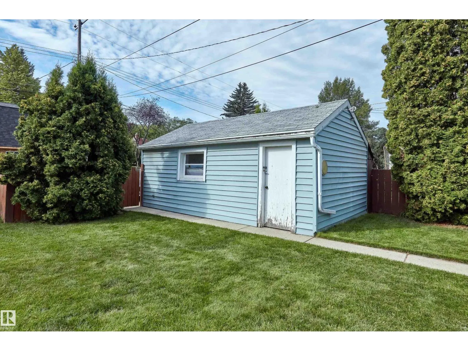 11127 71 AV NW