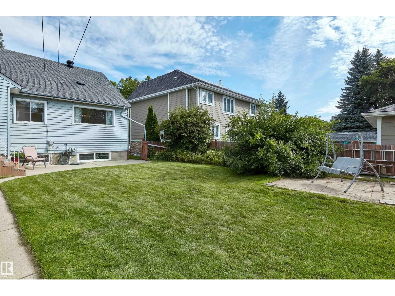 11127 71 AV NW