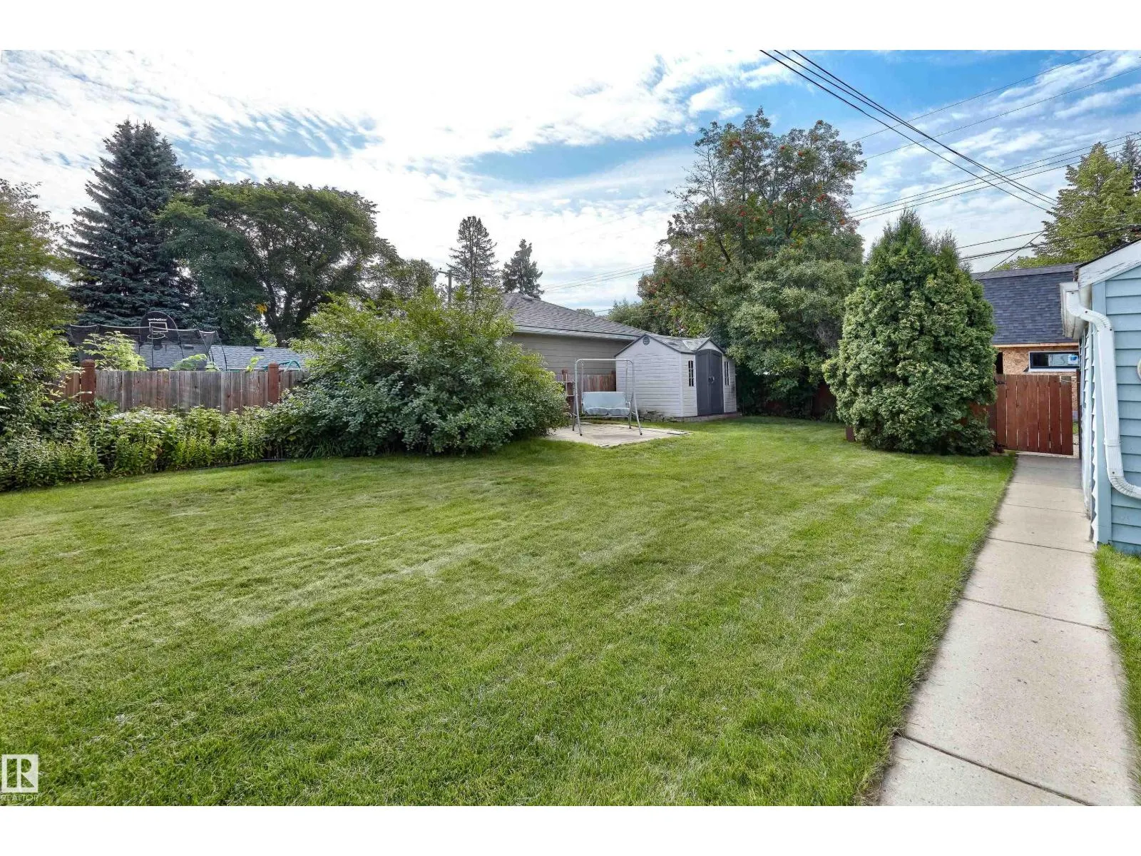 11127 71 AV NW