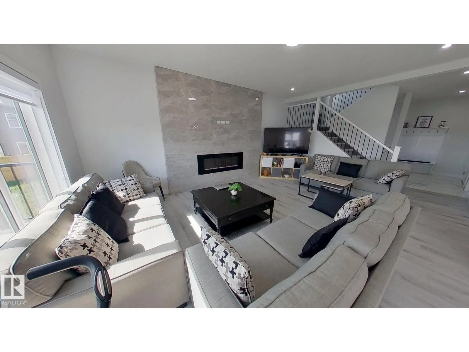 4509 170A AV NW