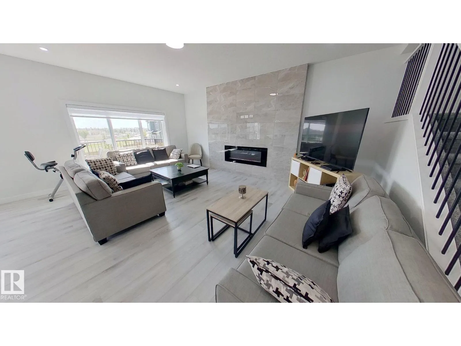 4509 170A AV NW