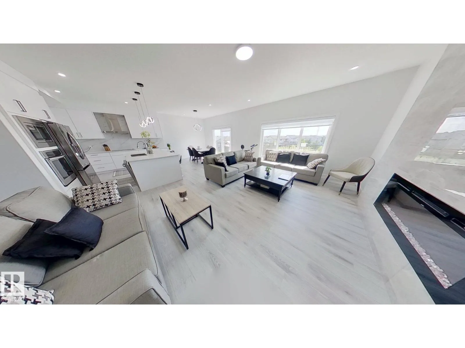 4509 170A AV NW