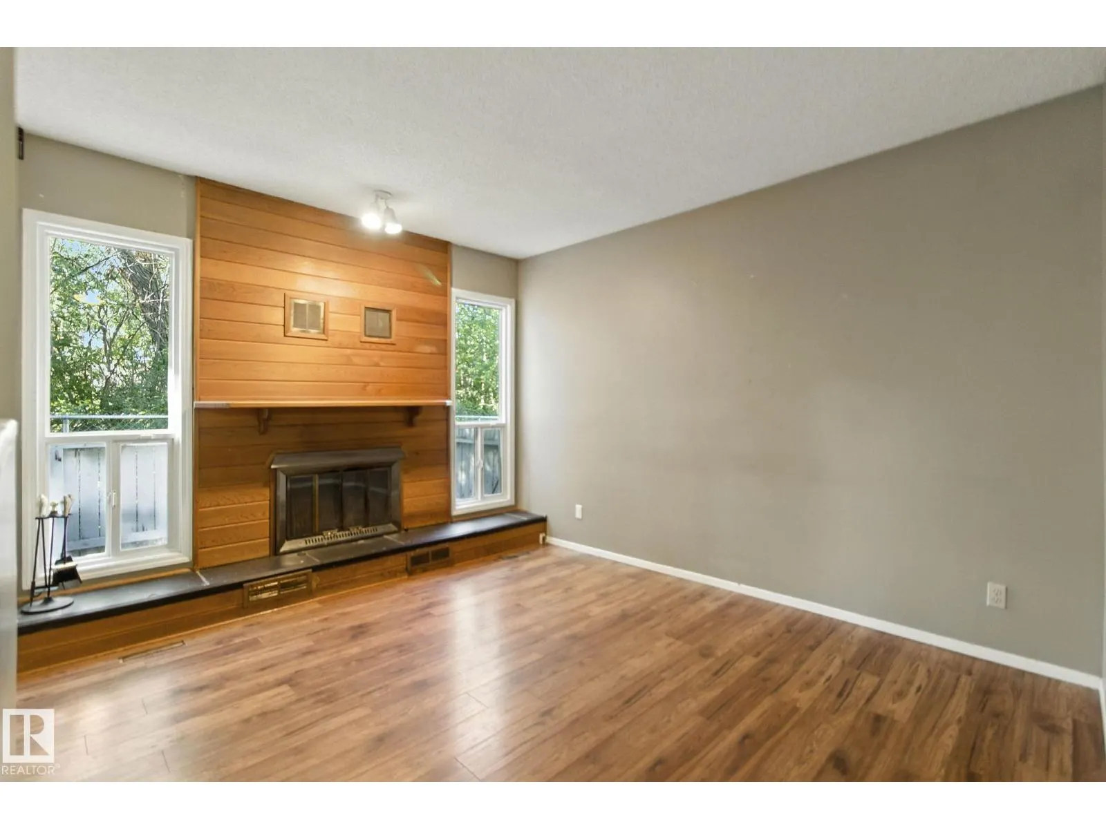 #9 1415 62 ST NW