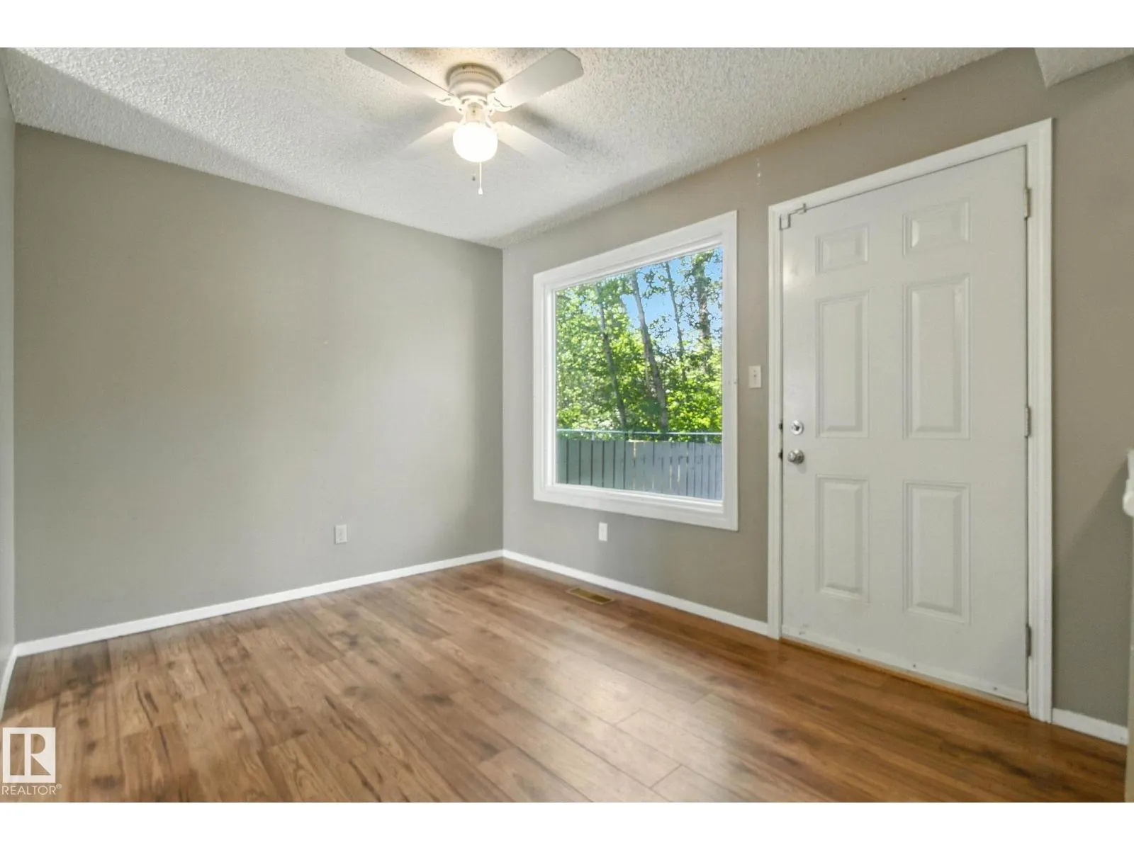 #9 1415 62 ST NW