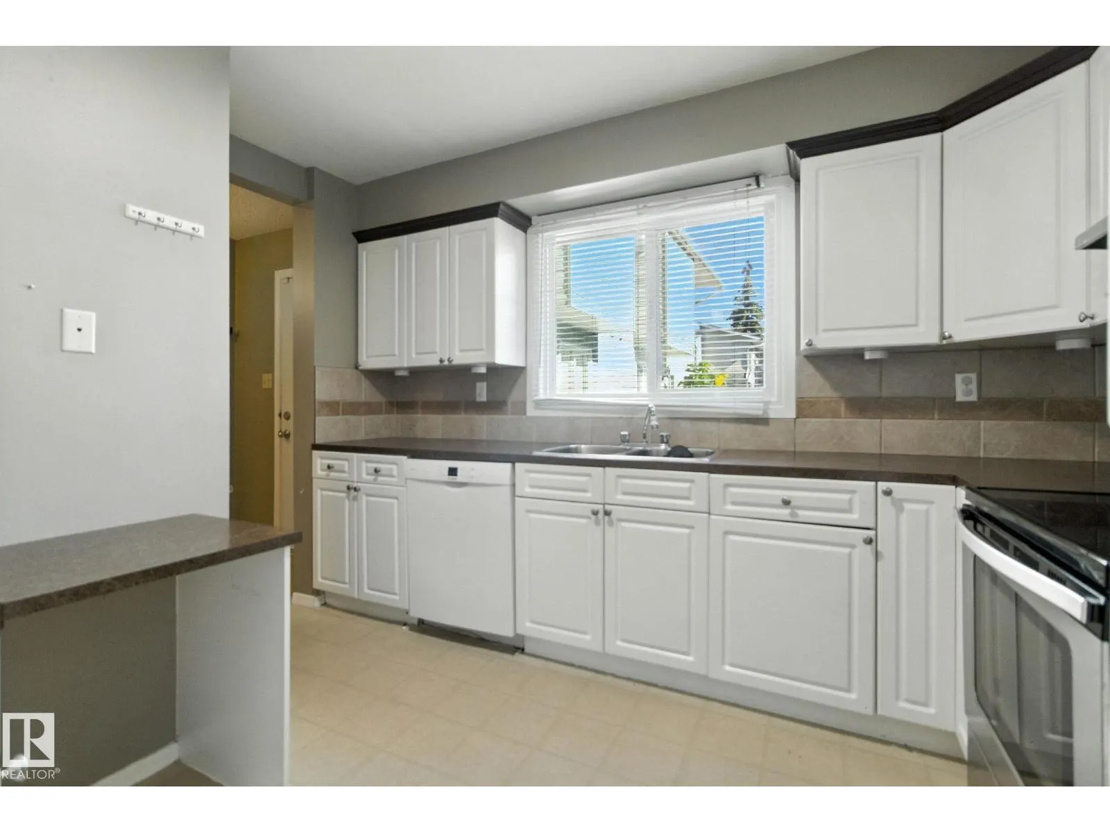 #9 1415 62 ST NW