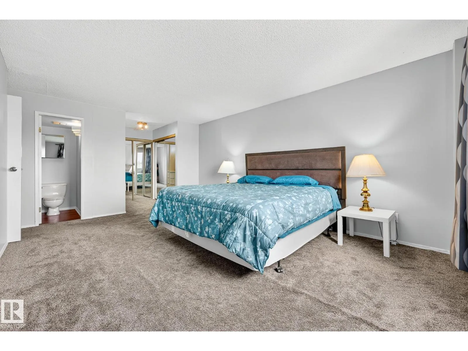 #305 4404 122 ST NW