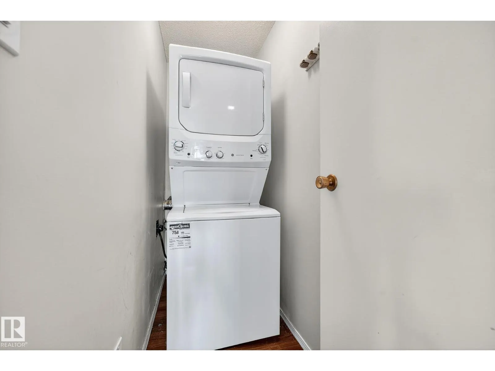 #305 4404 122 ST NW