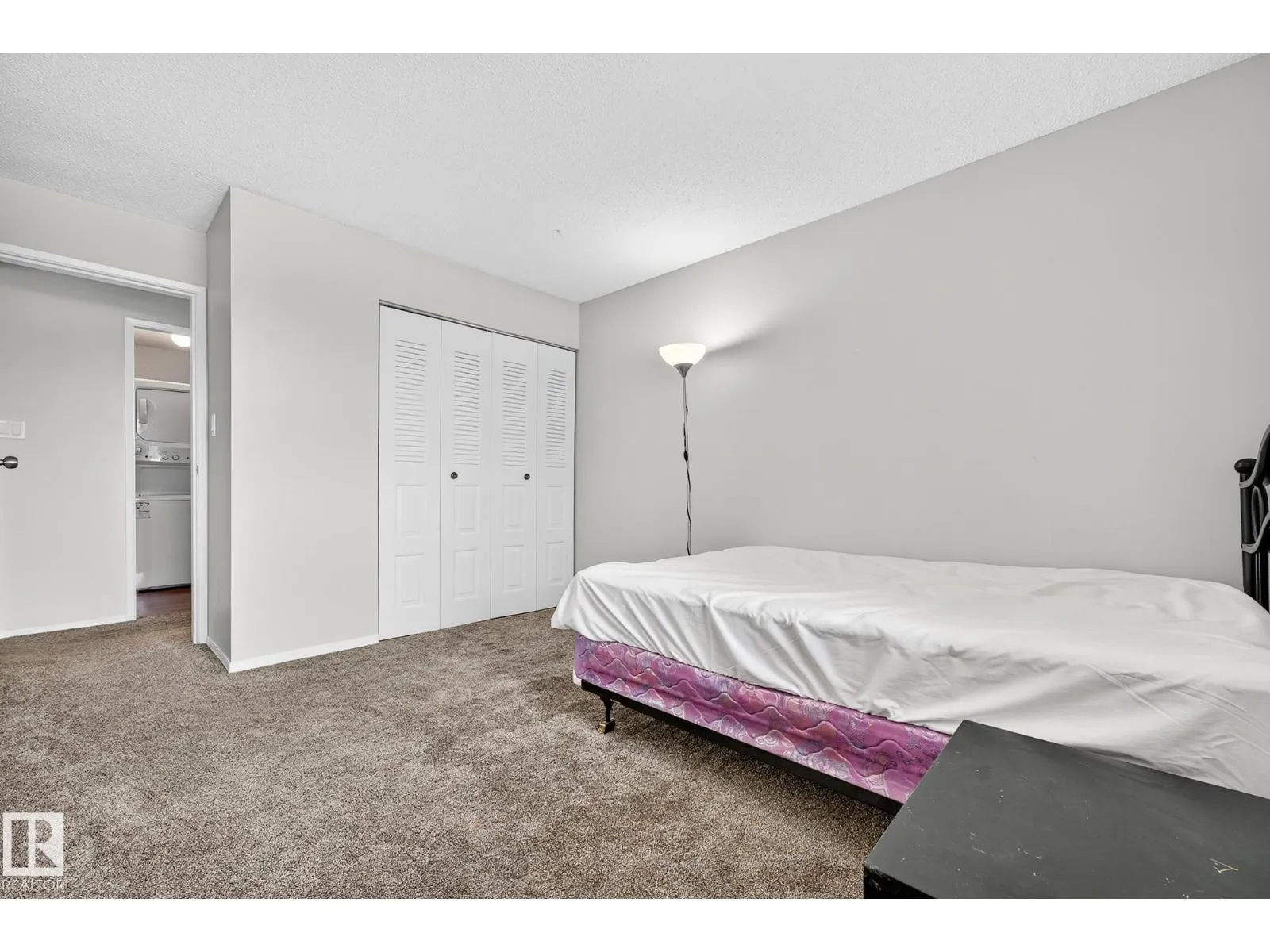 #305 4404 122 ST NW