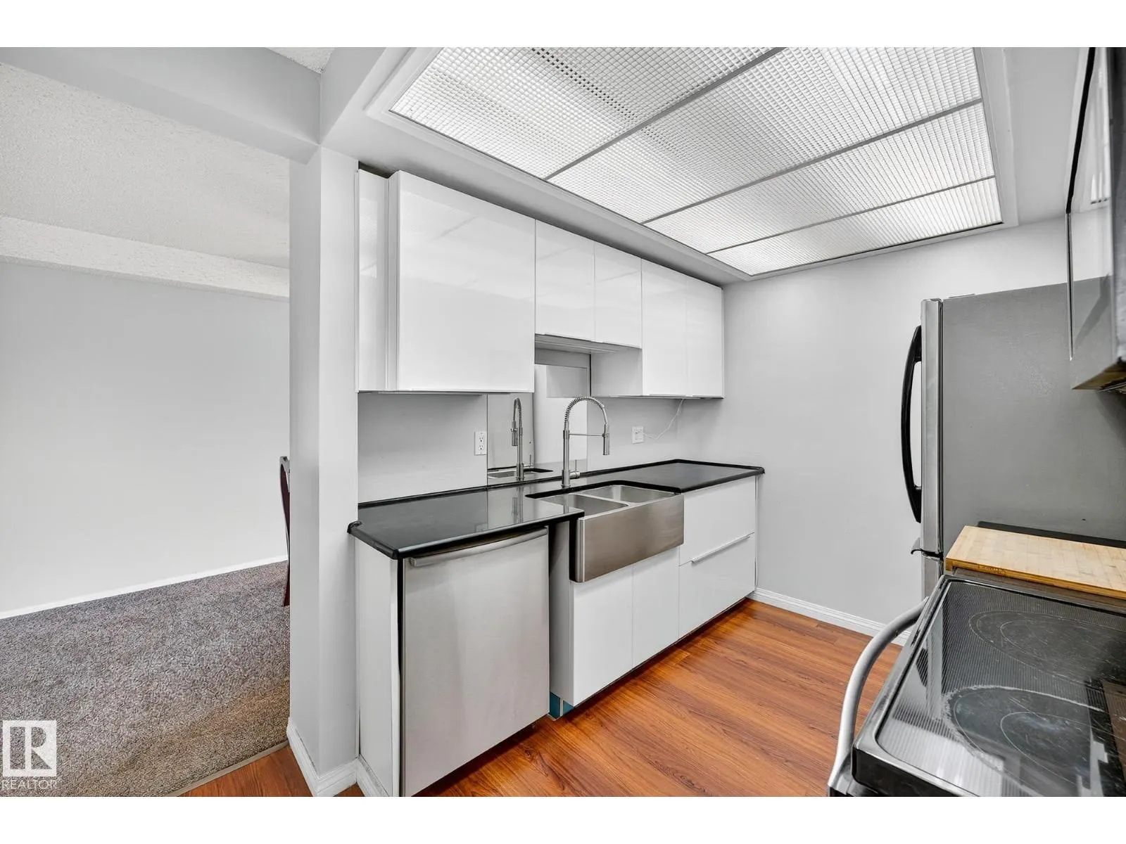 #305 4404 122 ST NW