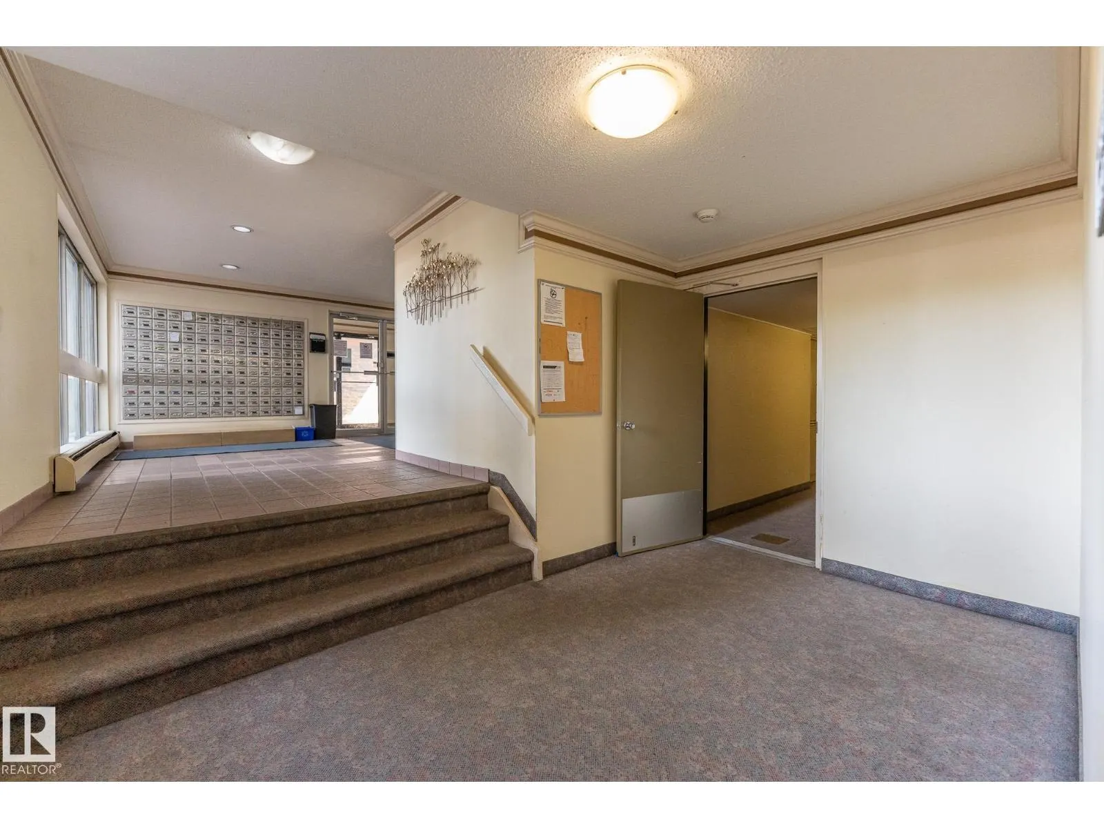 #305 4404 122 ST NW