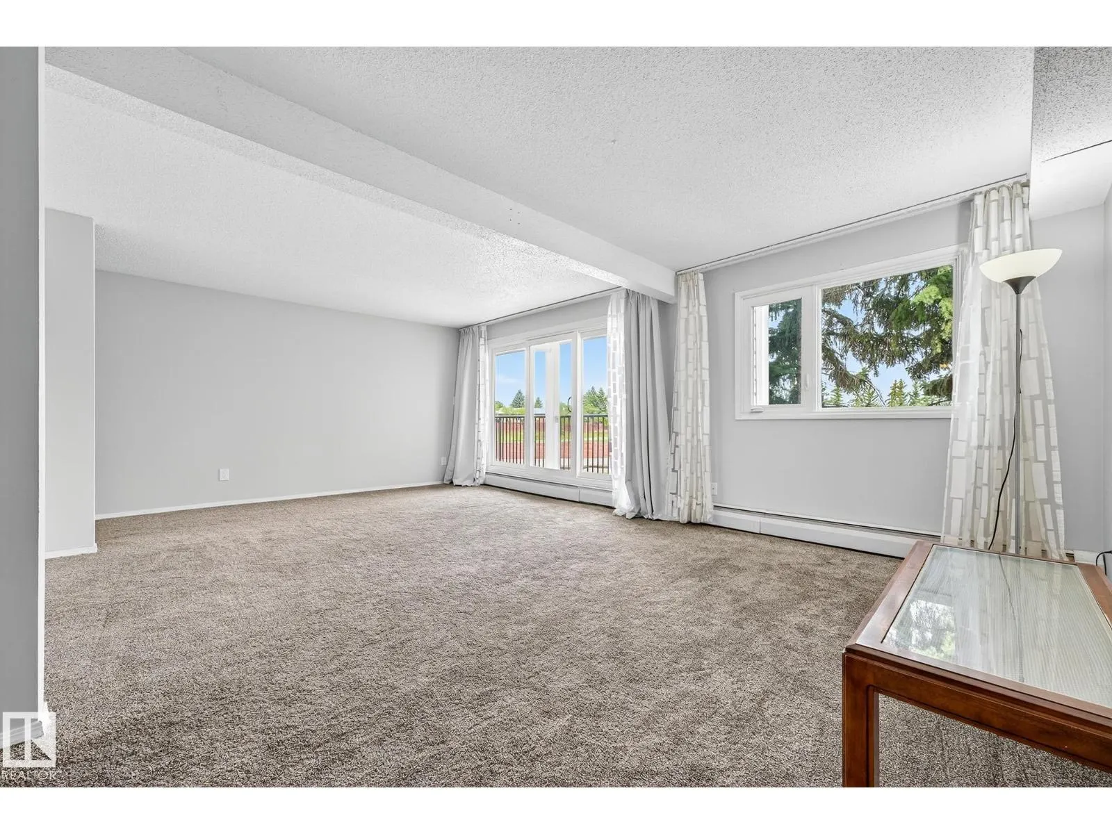 #305 4404 122 ST NW