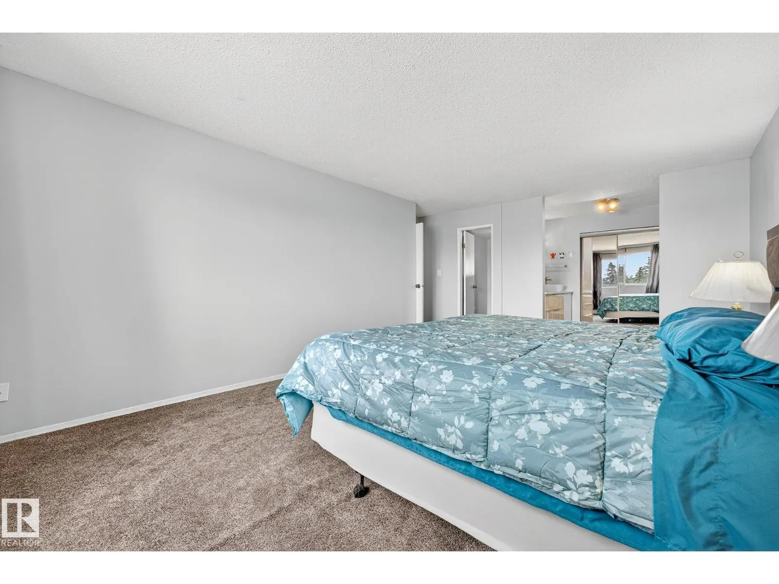 #305 4404 122 ST NW