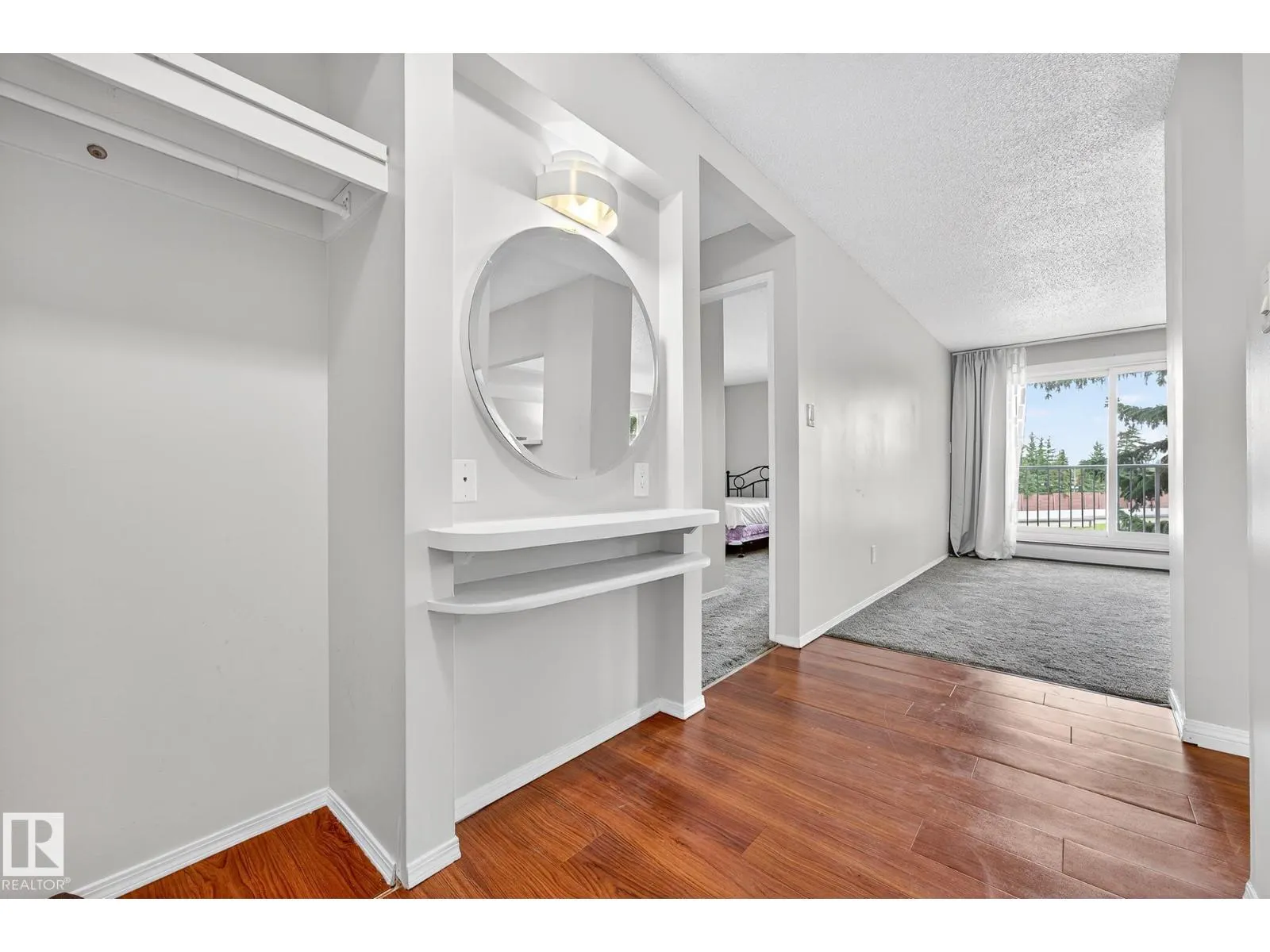 #305 4404 122 ST NW
