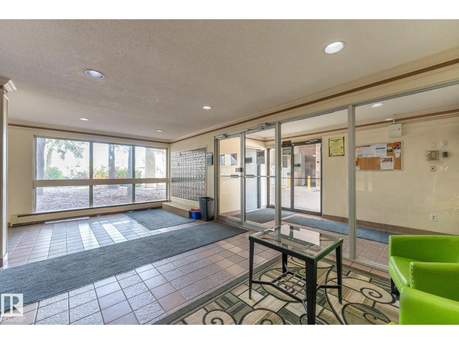 #305 4404 122 ST NW