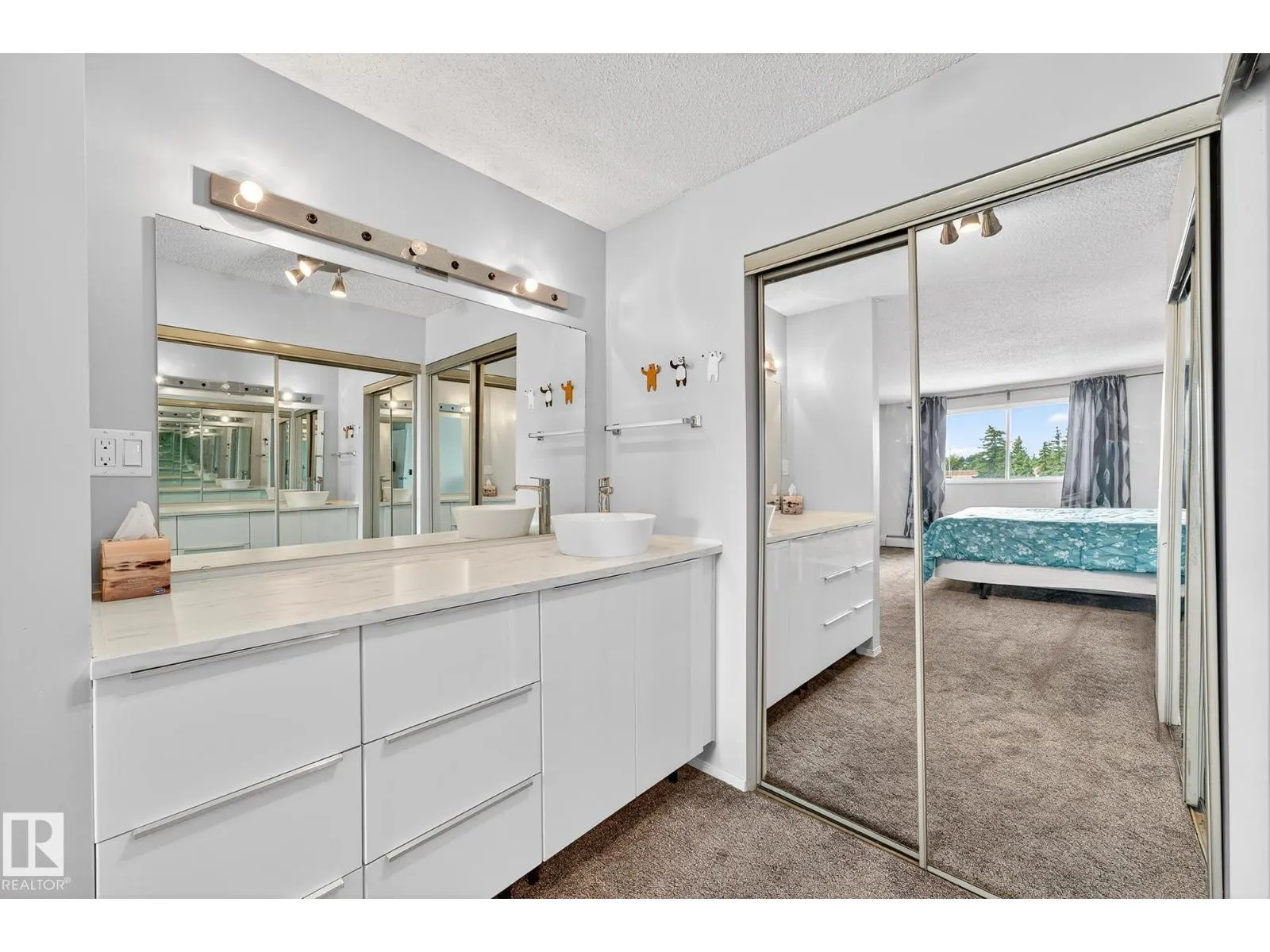 #305 4404 122 ST NW