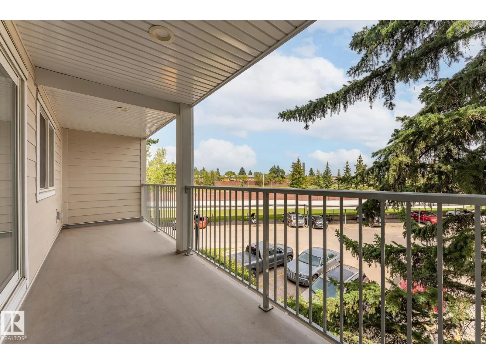 #305 4404 122 ST NW