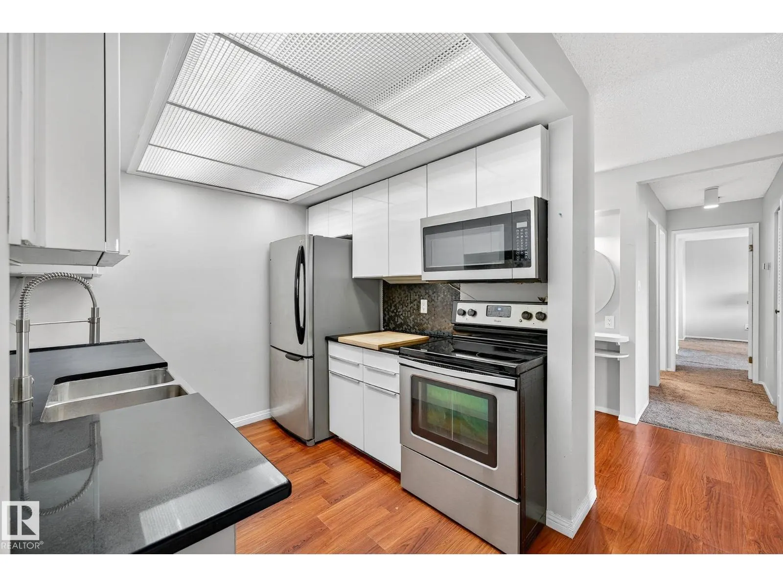 #305 4404 122 ST NW