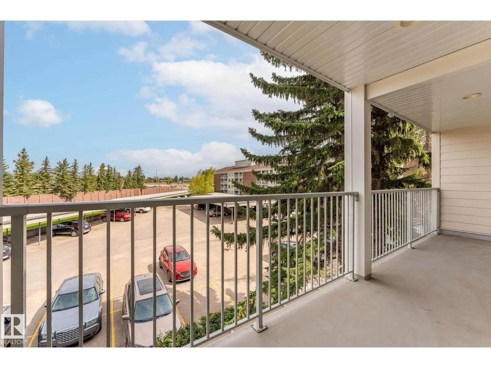 #305 4404 122 ST NW