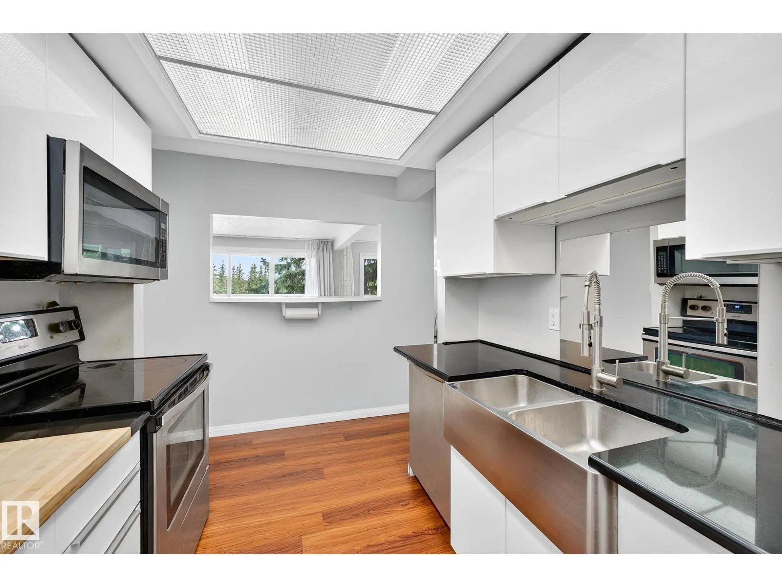 #305 4404 122 ST NW