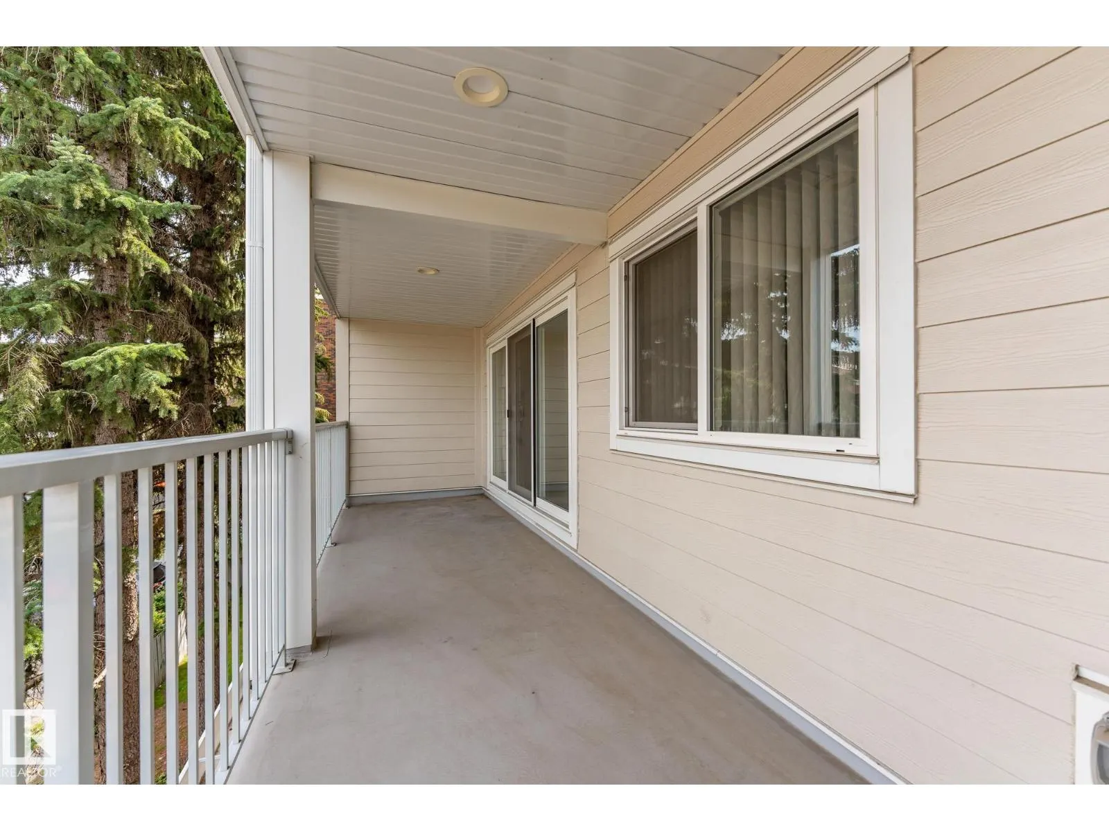 #305 4404 122 ST NW
