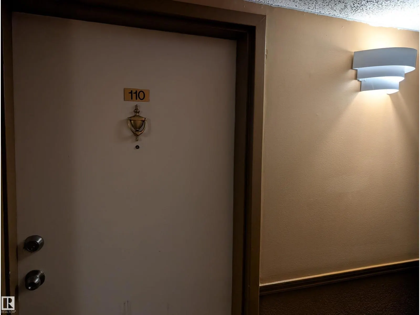 #110 5065 31 AV NW NW