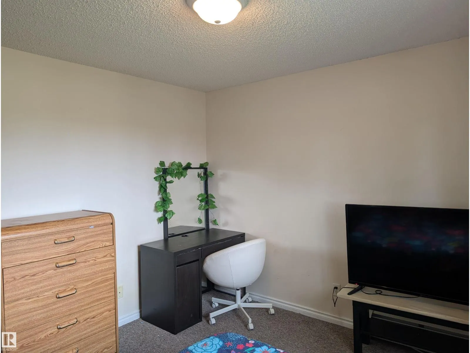 #110 5065 31 AV NW NW