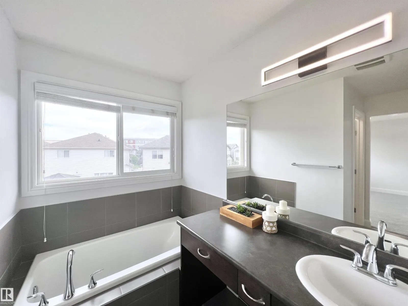 11528 16 AV SW