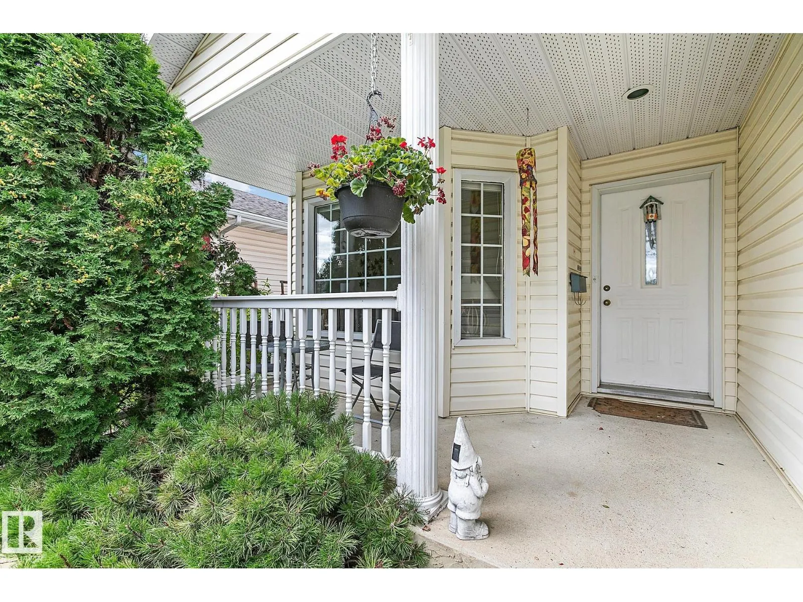 44 CHARLTON RD