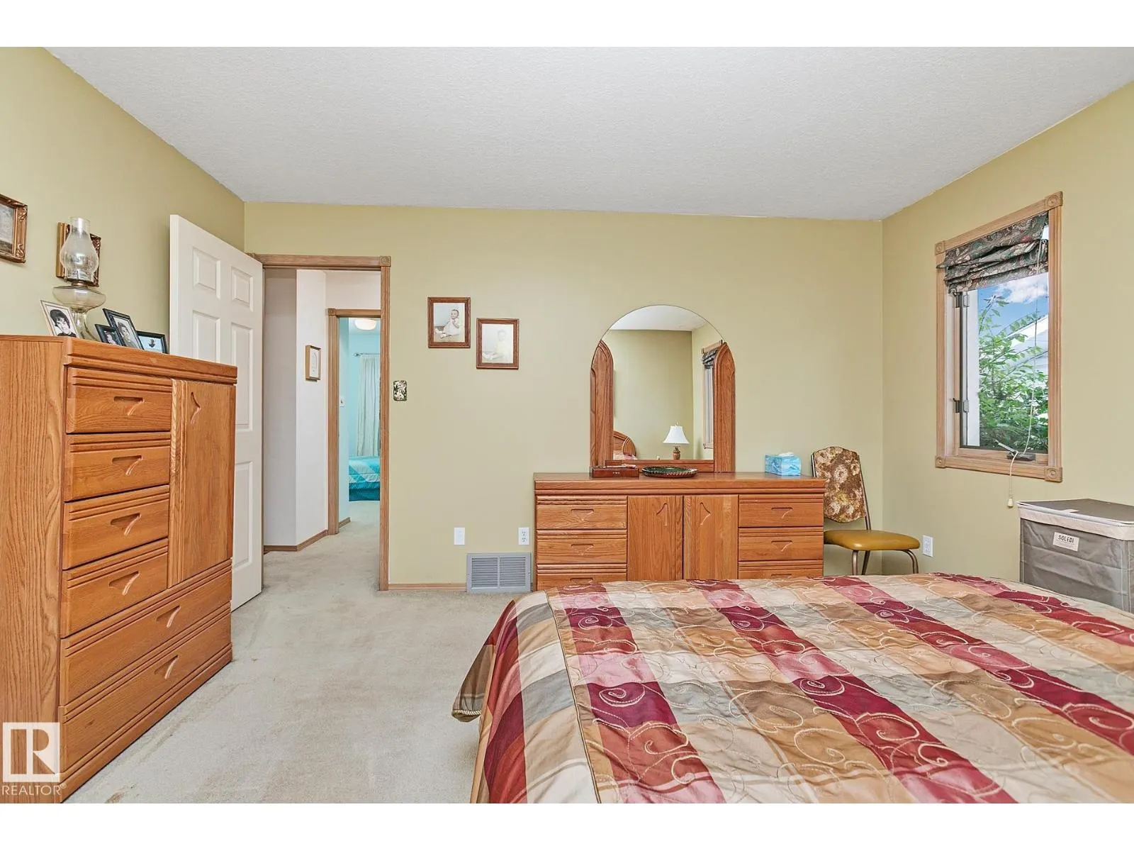 44 CHARLTON RD