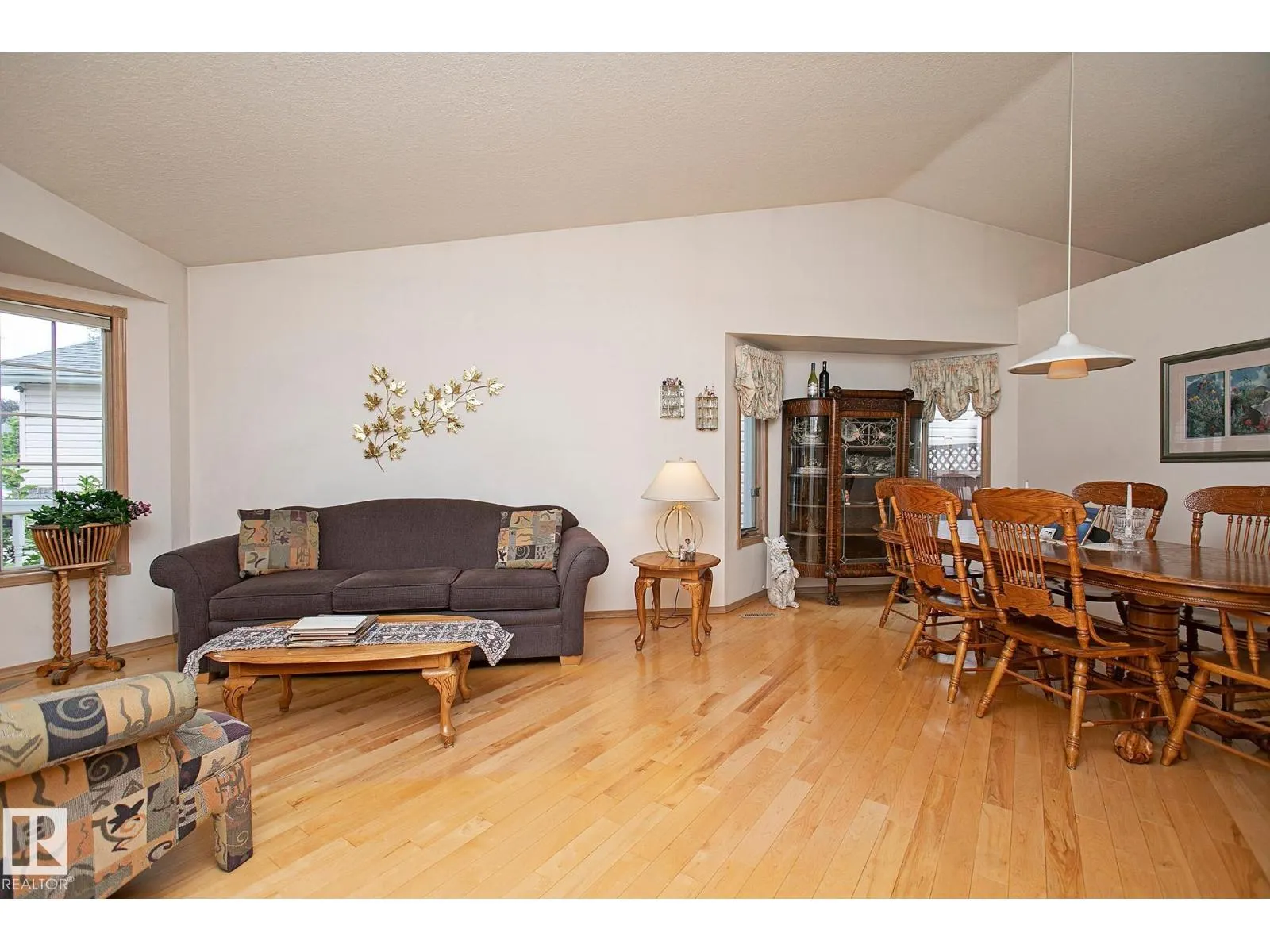 44 CHARLTON RD