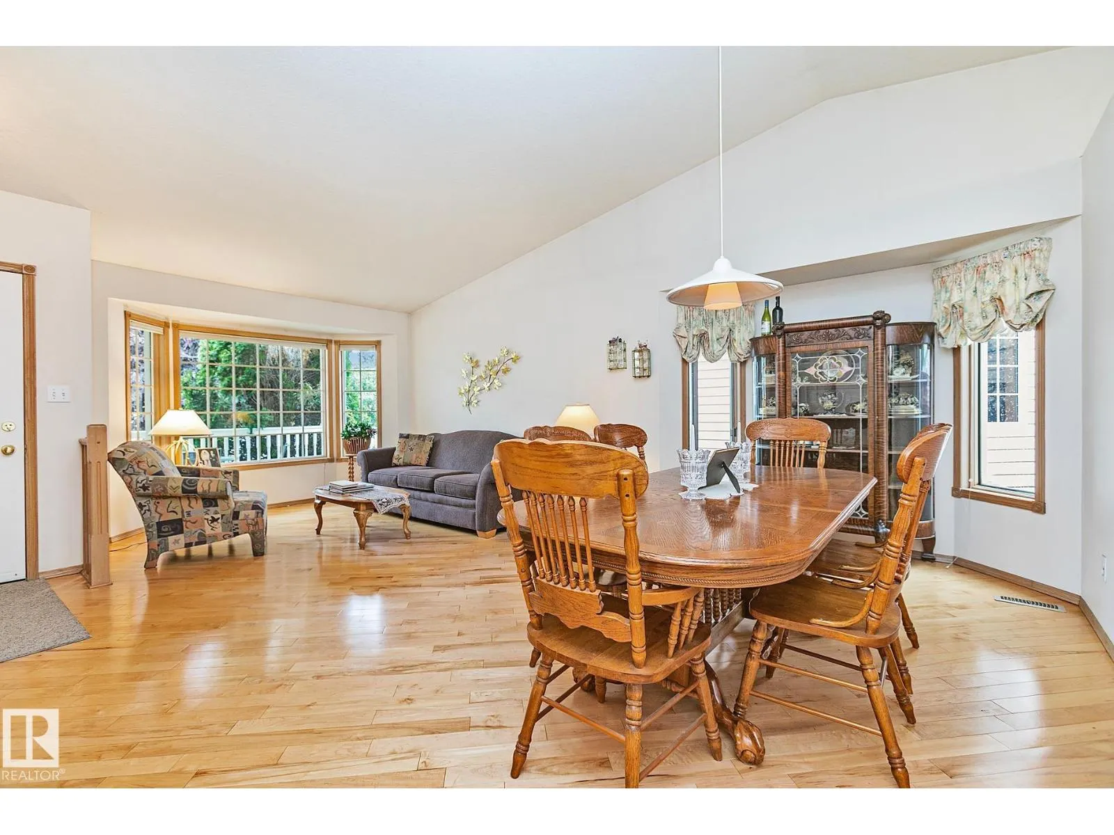 44 CHARLTON RD