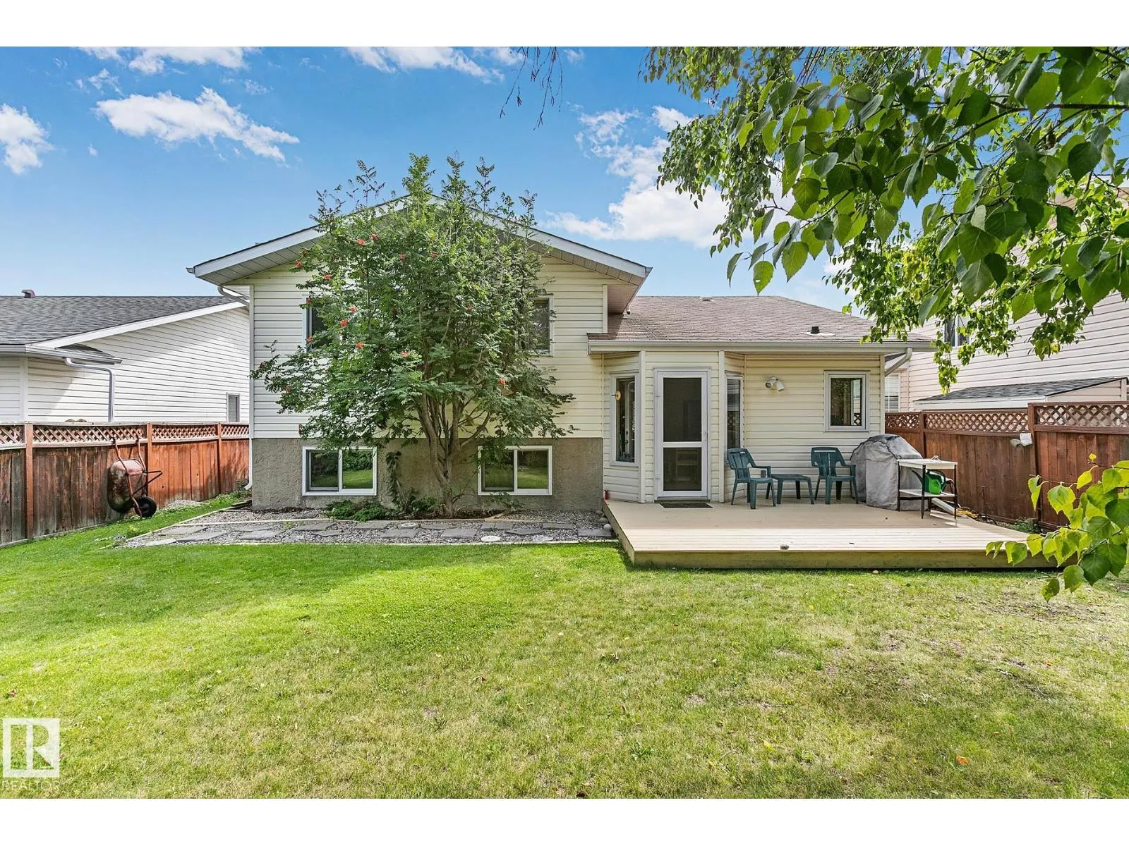 44 CHARLTON RD