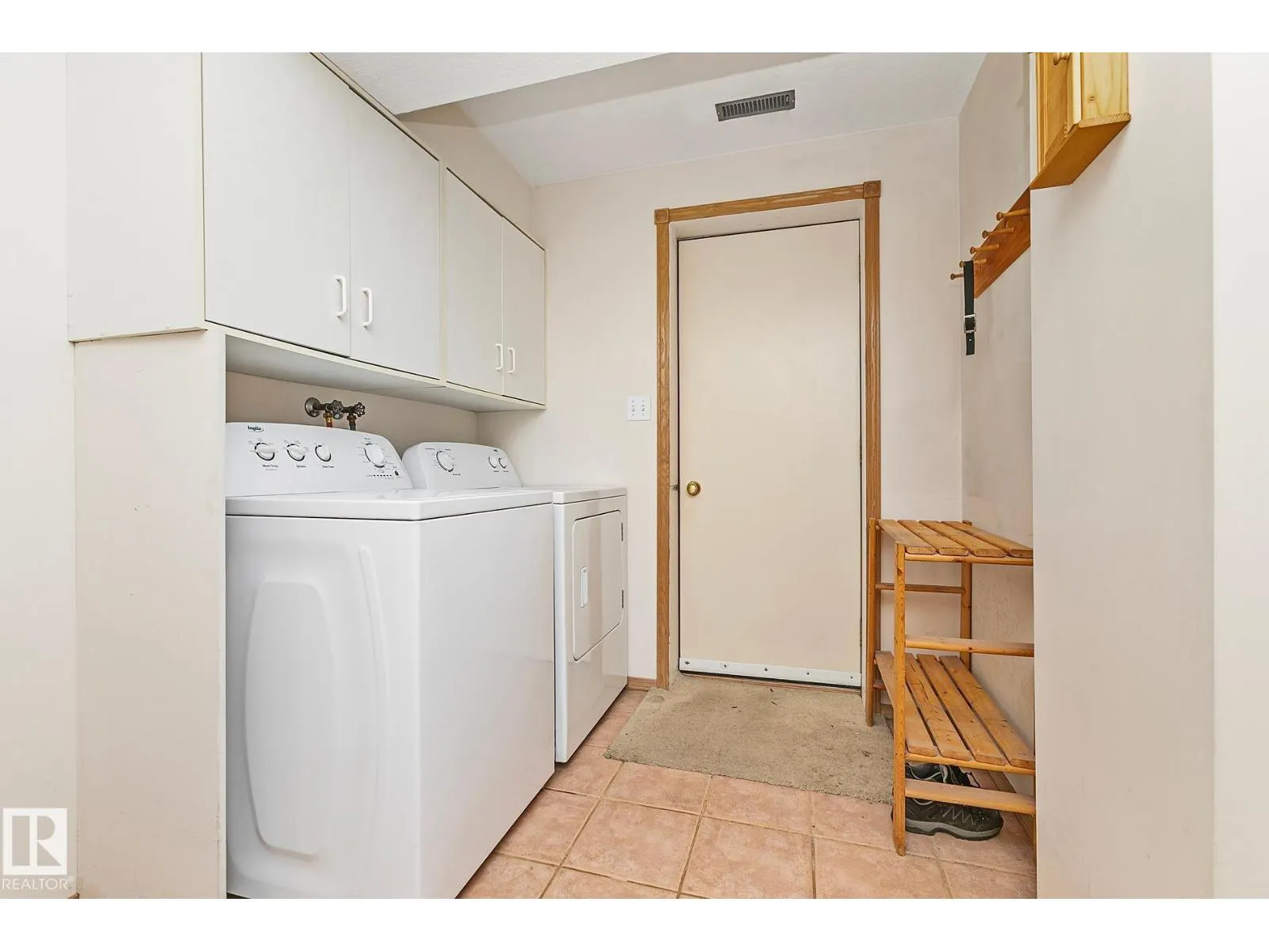 44 CHARLTON RD