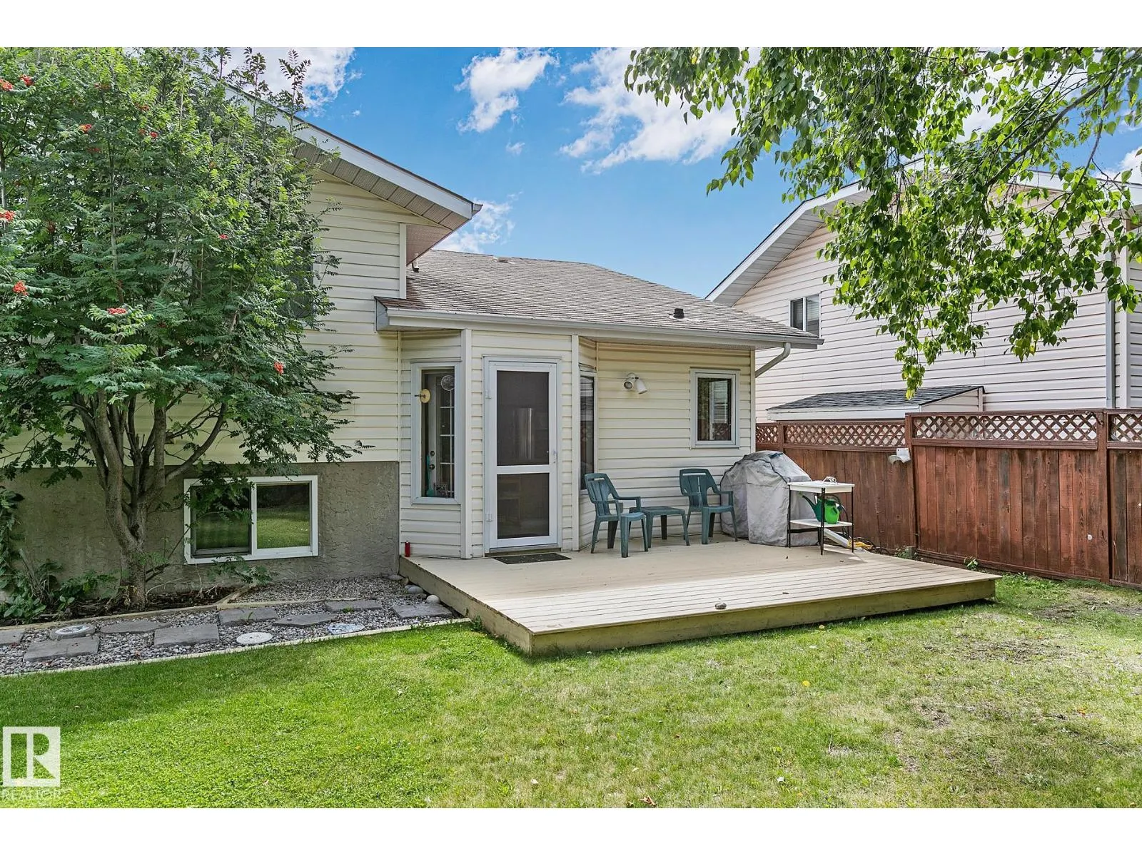 44 CHARLTON RD