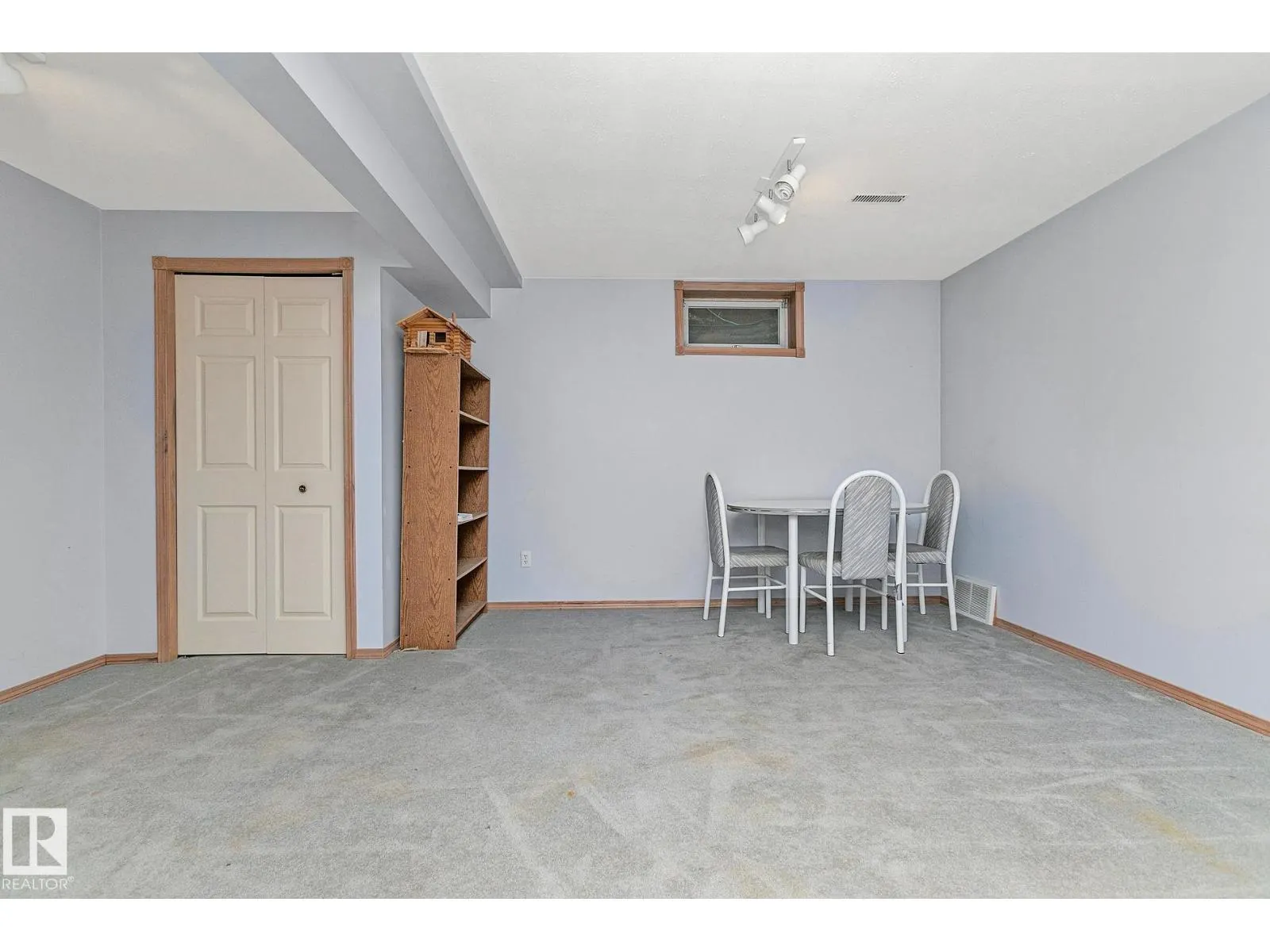 44 CHARLTON RD