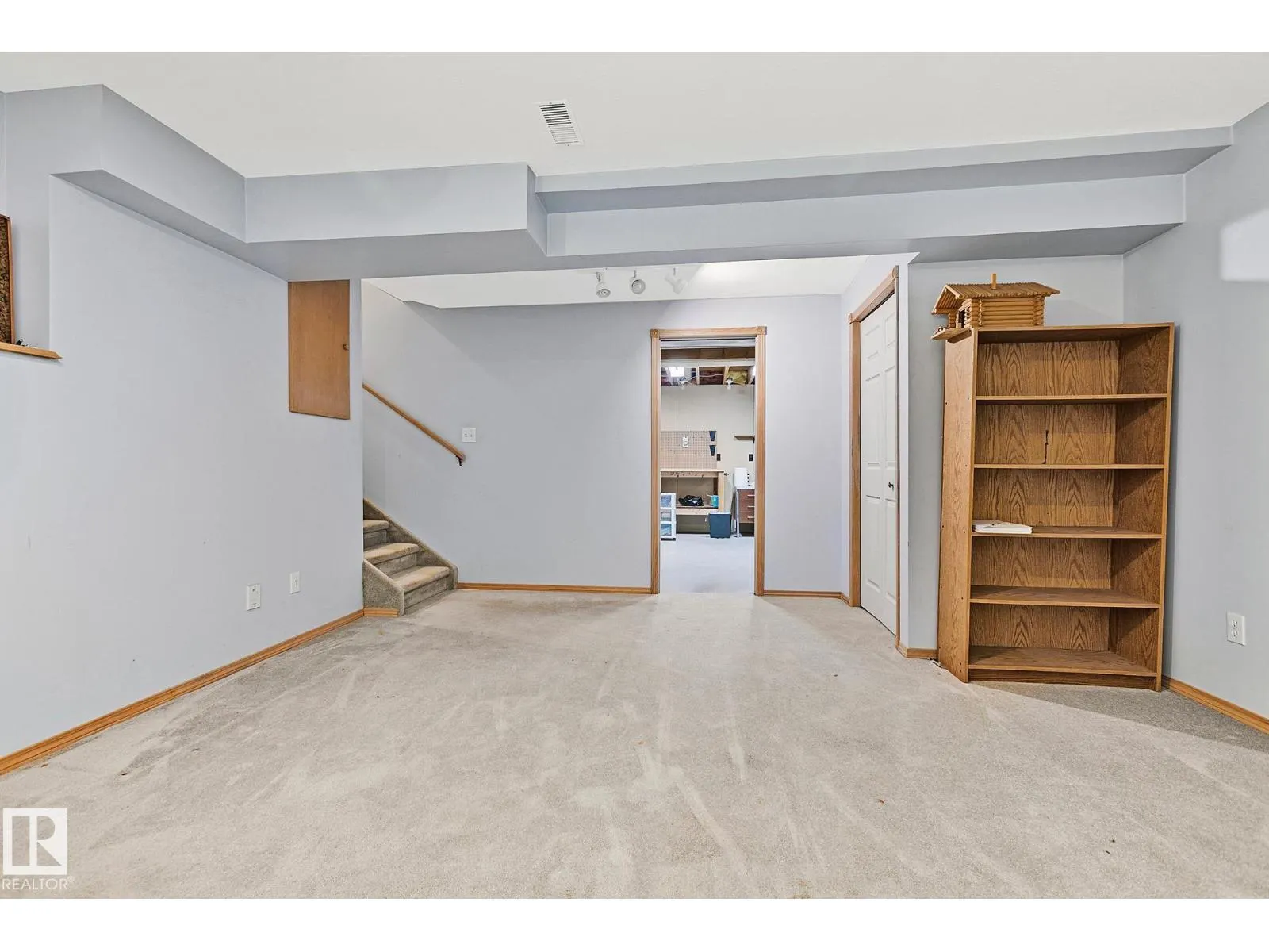 44 CHARLTON RD