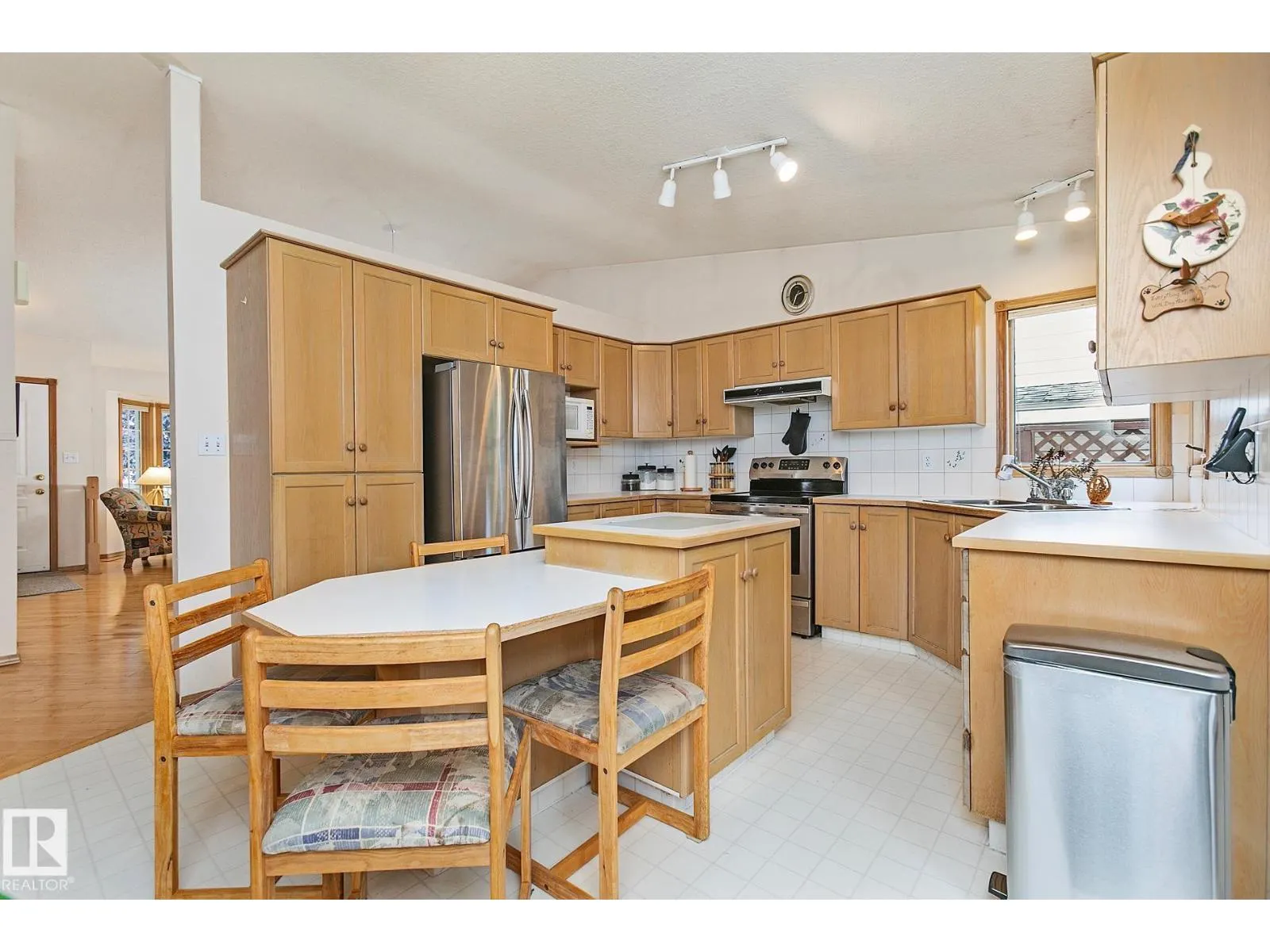 44 CHARLTON RD