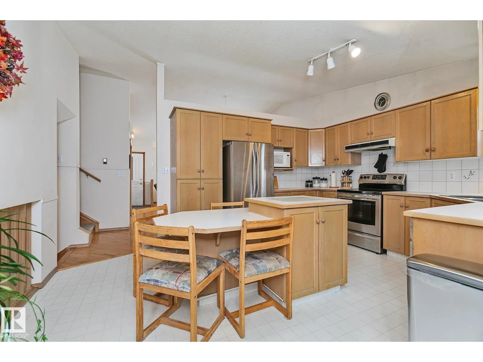 44 CHARLTON RD
