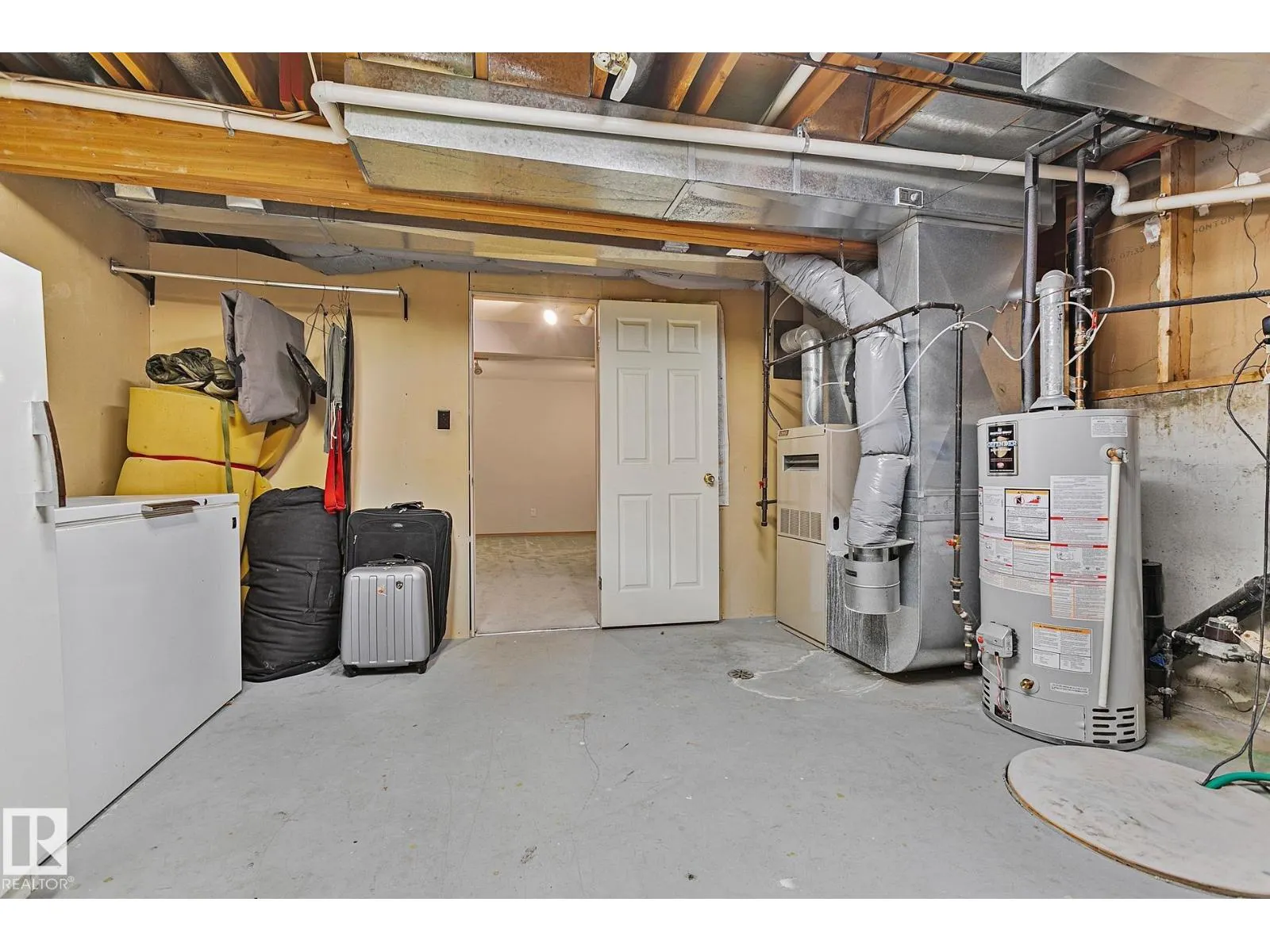 44 CHARLTON RD