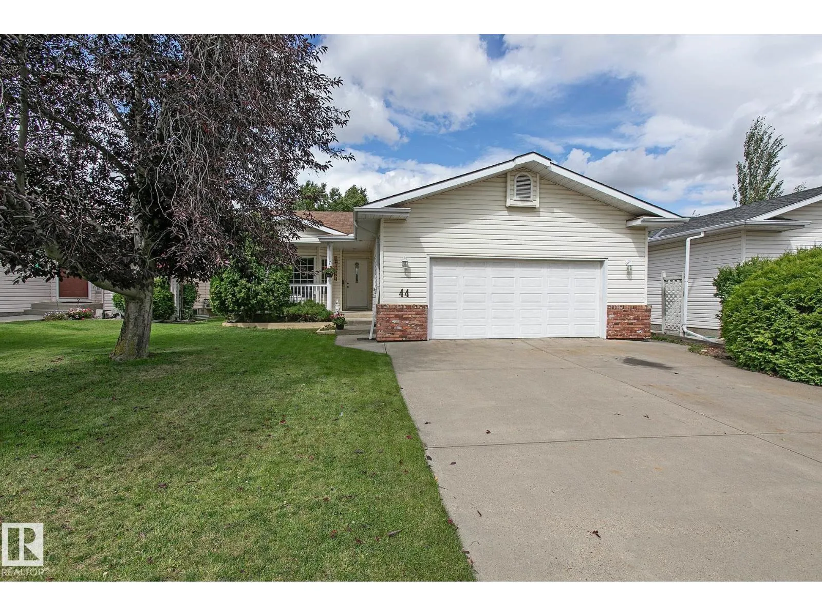44 CHARLTON RD