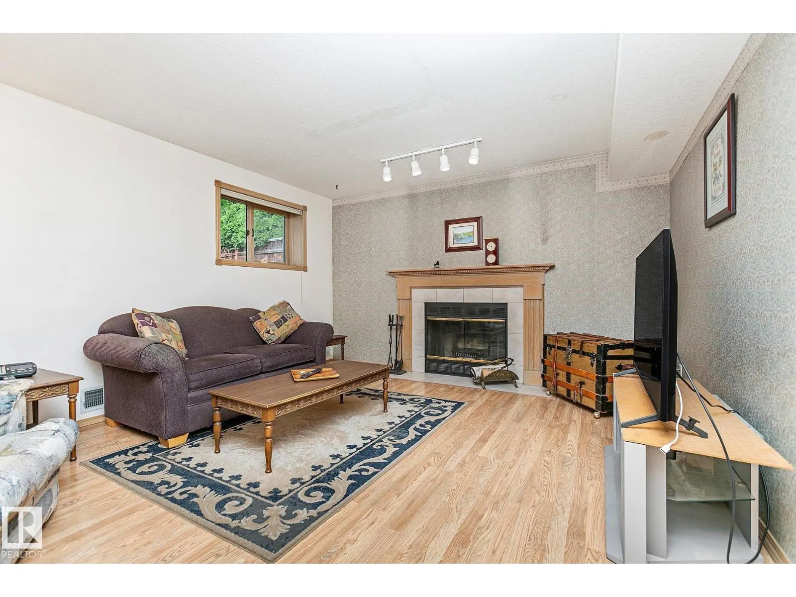 44 CHARLTON RD