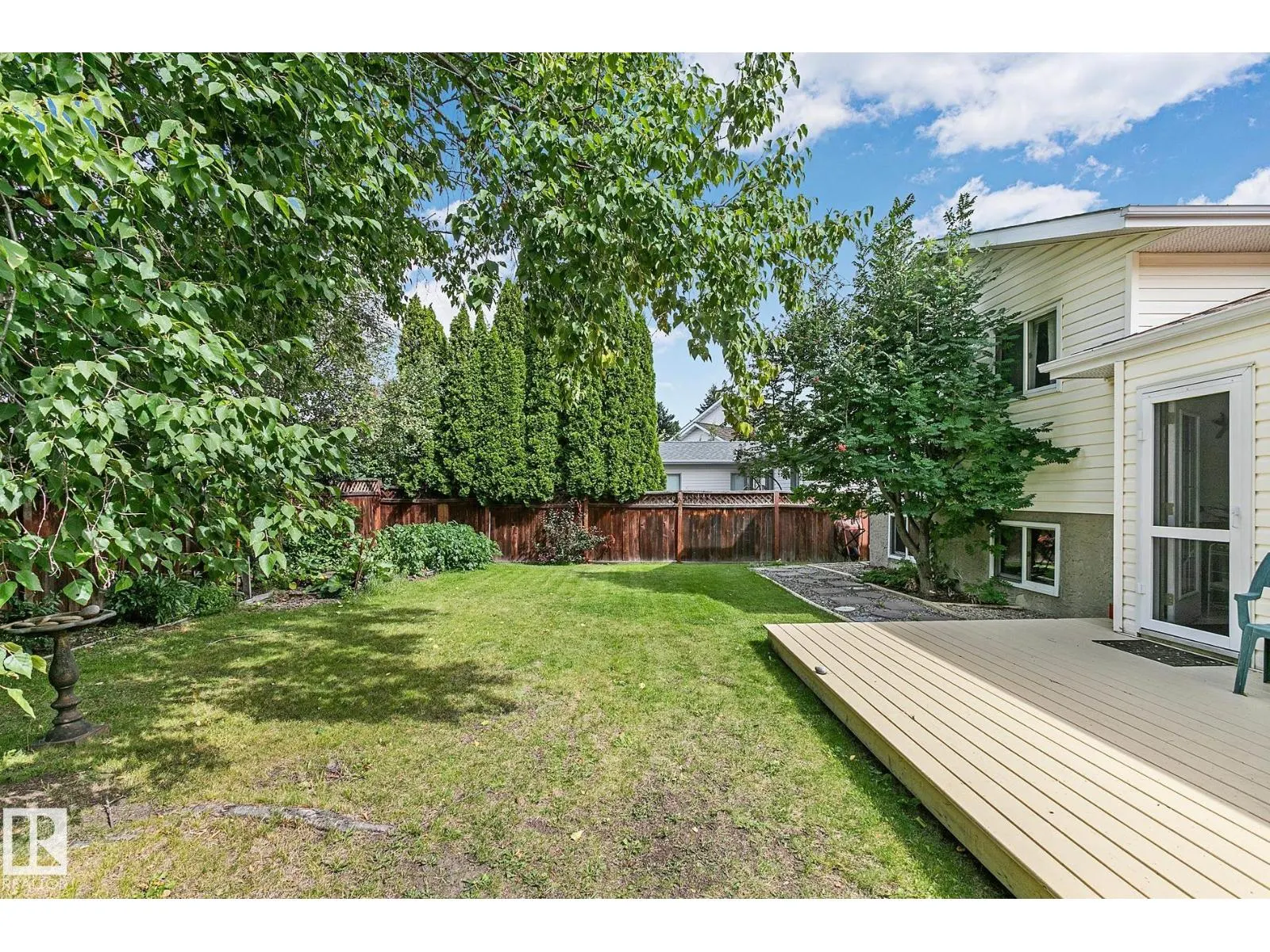 44 CHARLTON RD