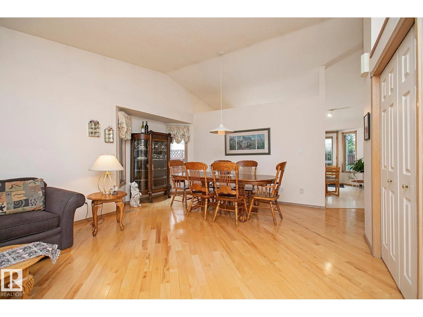 44 CHARLTON RD