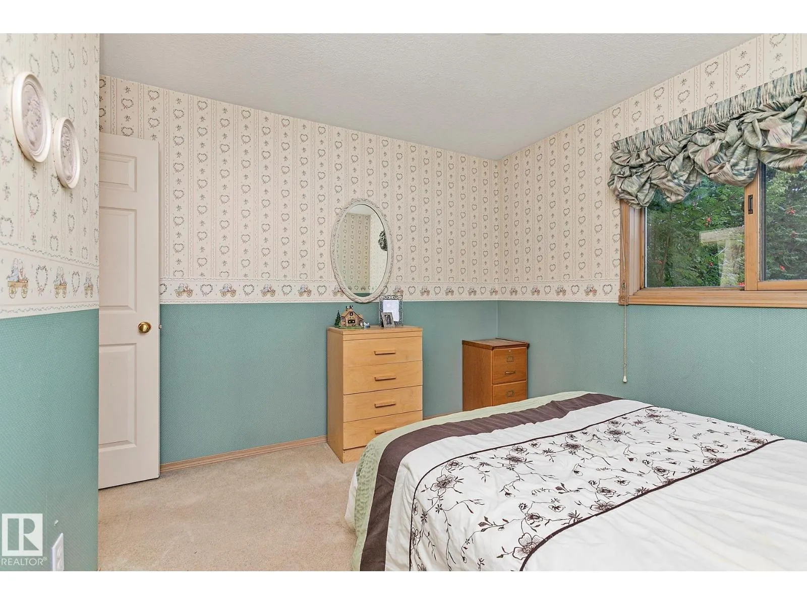 44 CHARLTON RD